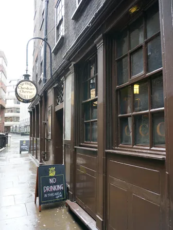 Ye Olde Cheshire Cheese in London