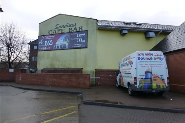 Sandinos in Derry/Londonderry