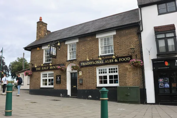 The Half Moon in Rayleigh