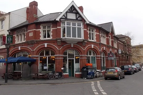 Queen's Hotel in Swansea