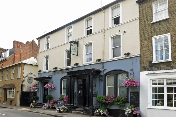 The Magpie in Walton-on-Thames