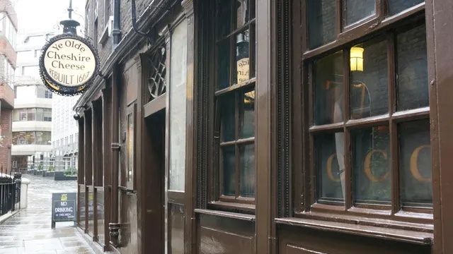 Ye Olde Cheshire Cheese in London