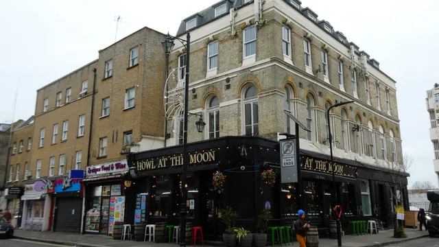Howl at the Moon in Westminster