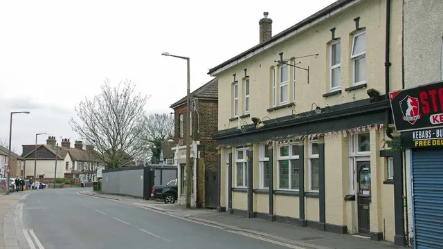 Traitors gate pub in Grays