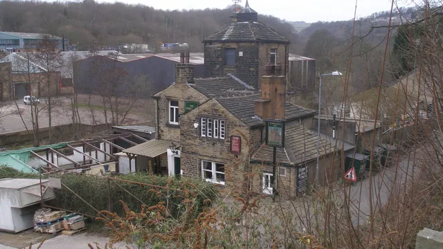 PUZZLE HALL INN in Halifax