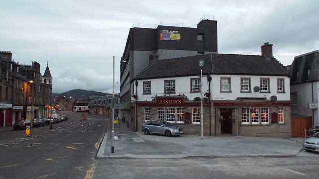 Glenalbyn Bar in Inverness