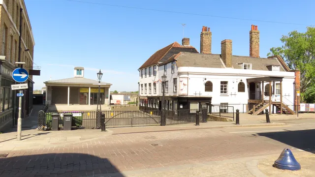 Three Daws in Northfleet
