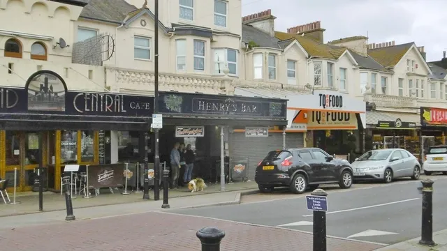 Henry’s Bar in Paignton