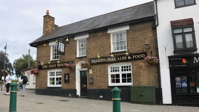The Half Moon in Rayleigh