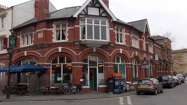 Queen's Hotel in Swansea