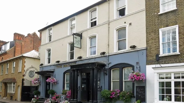 The Magpie in Walton-on-Thames